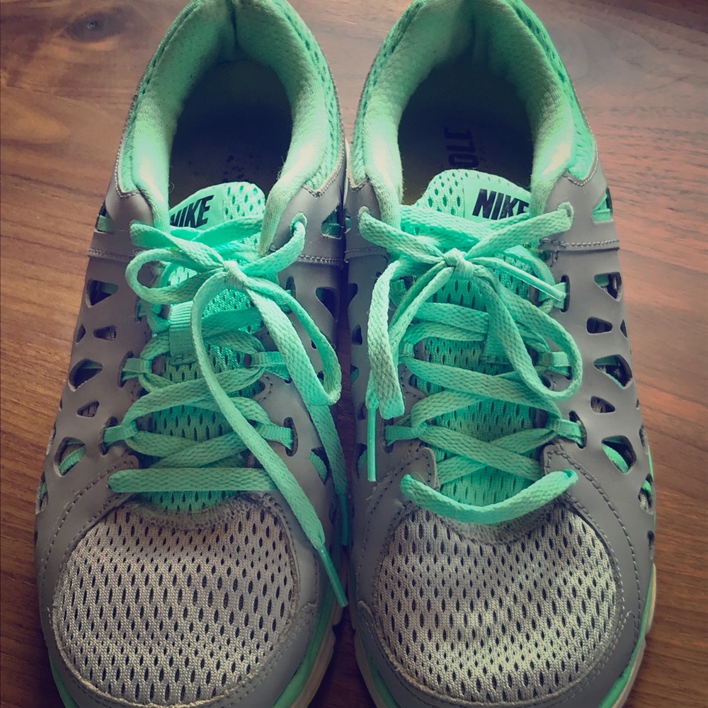 Nike DUAL FUSION RUN 2 SIZE 7 in good condition